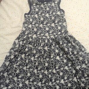 Solocote Sleeveless Navy And White Floral Dress